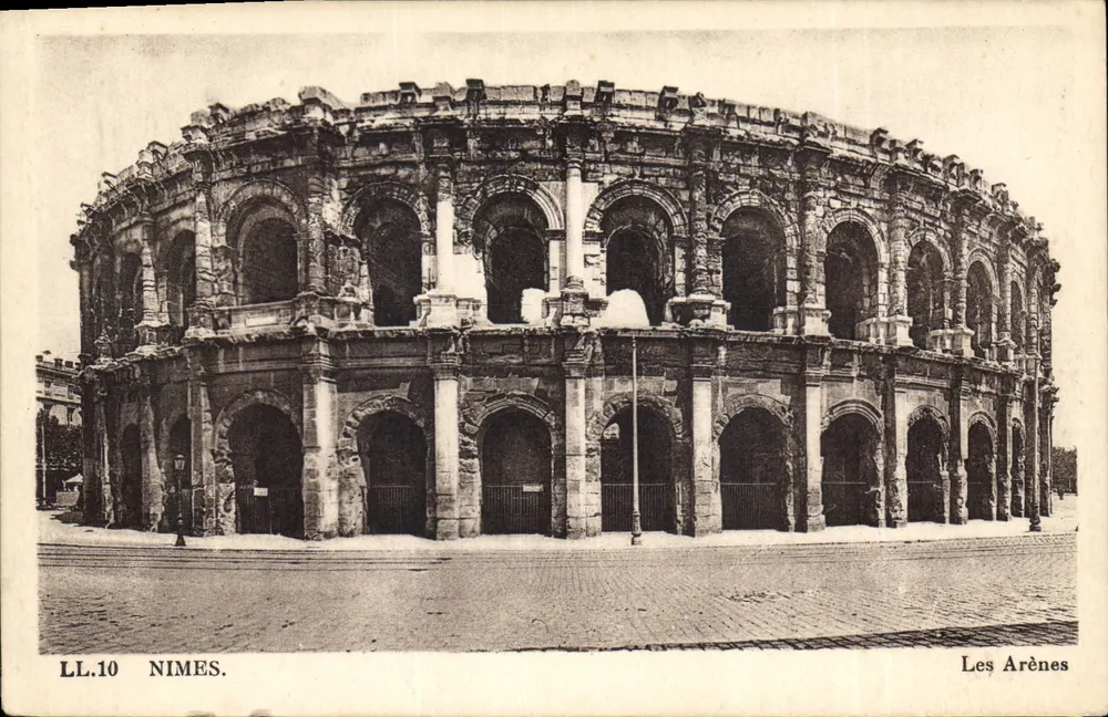 Nîmes — Les Arènes — LL.10 - Frente