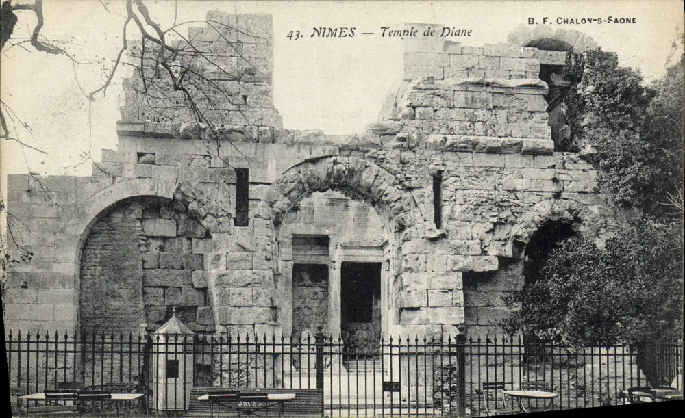 Nîmes — Templo de Diana — B. F. Chalon-sur-Saône, n°43 - Frente