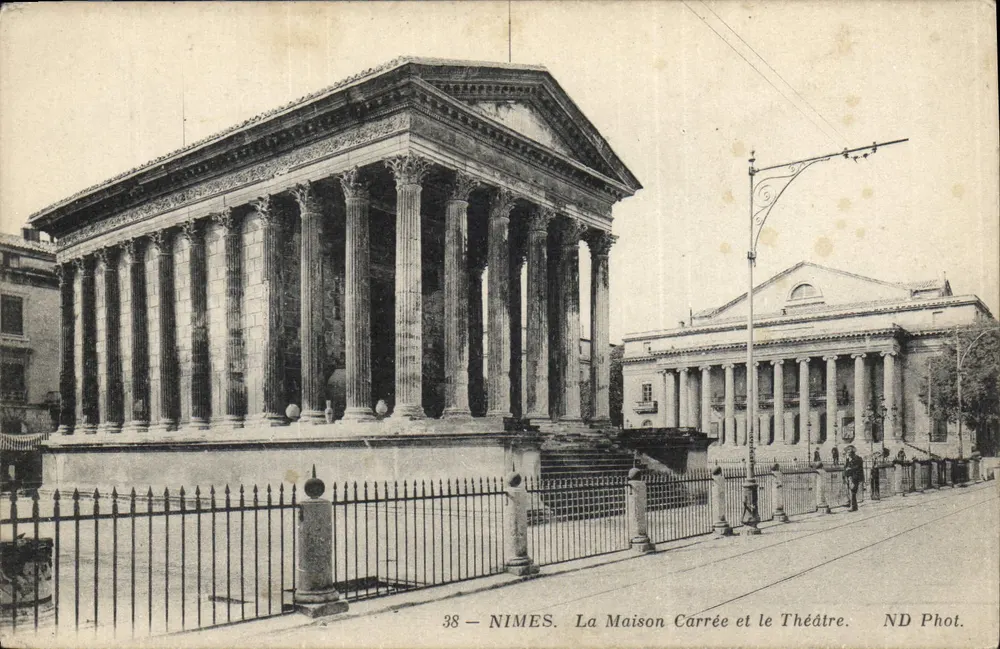 Nîmes — Das Quadratische Haus und das Theater — ND Phot. - Vorderseite