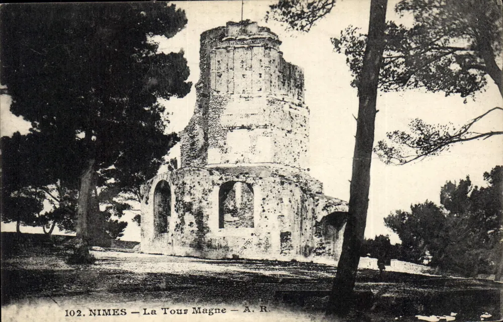Nîmes — Torre Magna — A. R. — n° 102 - Frente