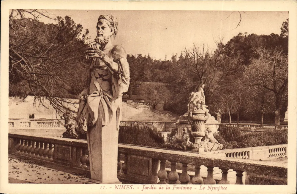 Nîmes - Garten der Quelle - Der Nymphae - Vorderseite