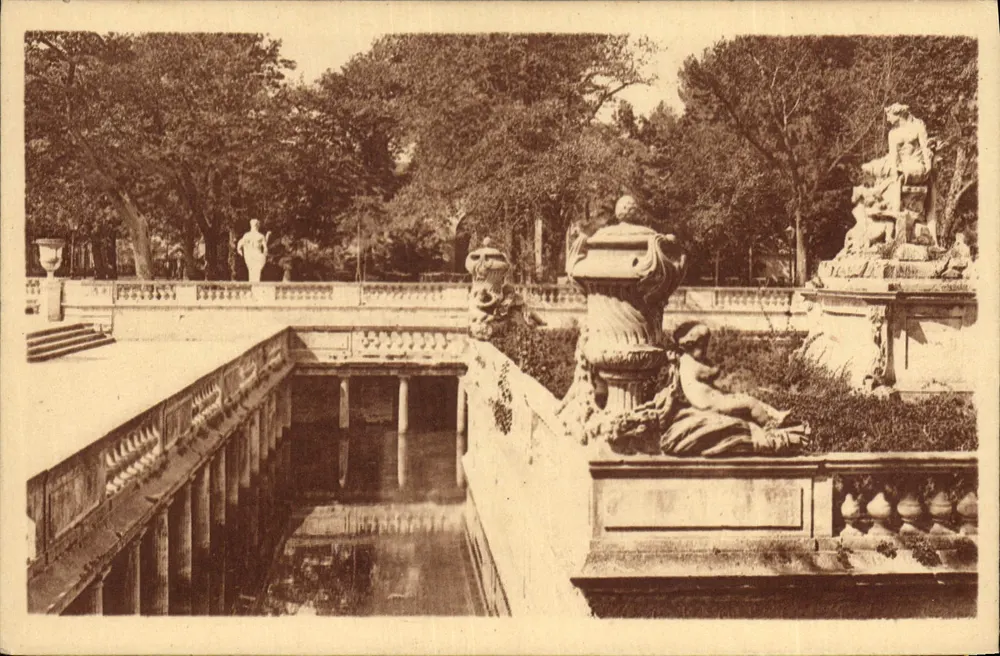 Nîmes — Die römischen Bäder — Der Garten der Quelle — Verlag R. Letellier, Paris - Vorderseite