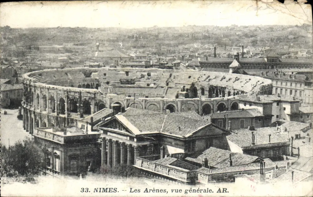 Nîmes — Les Arènes, vue générale. AR. — n° 33 - Frente