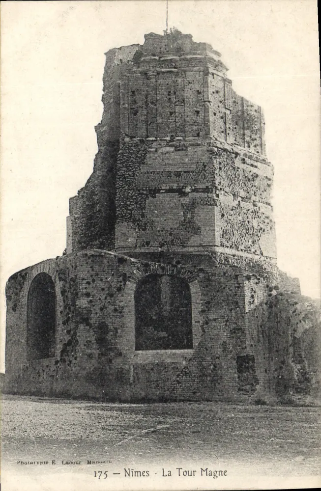 Nîmes - A Torre Magne — Fototipia R. Labour Marnhille, n° 175 - Frente