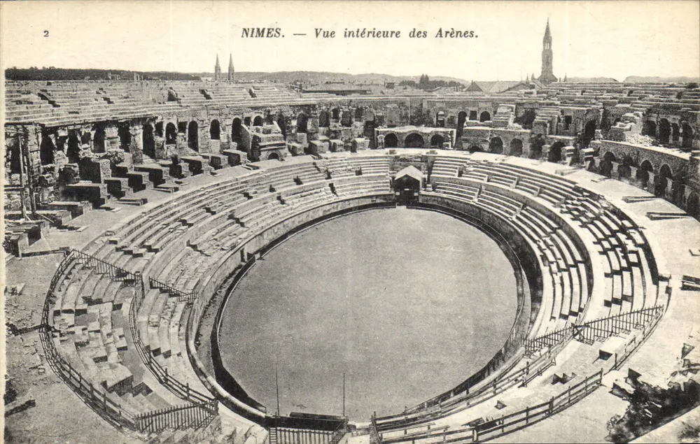 Nîmes — Vista interna das Arênes — Imp. Phot. Neurdrin et Cie, Paris - Frente