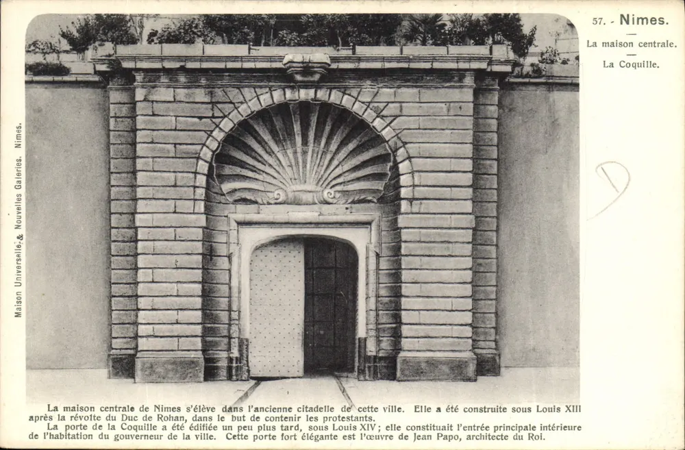 Nîmes — A casa central (La Coquille) — Maison Universelle & Nouvelles Galeries, Nîmes, n°57 - Frente