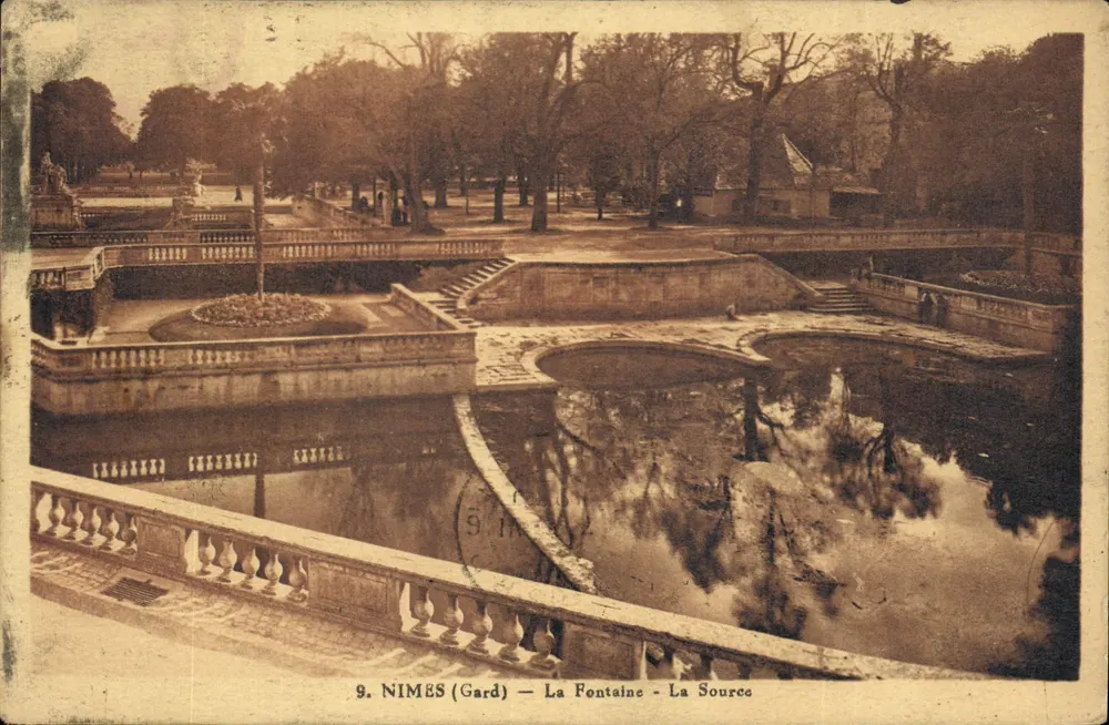 Nîmes (Gard) — A Fonte — A Fonte — Edição Benoquière Nîmes, n°9 - Frente