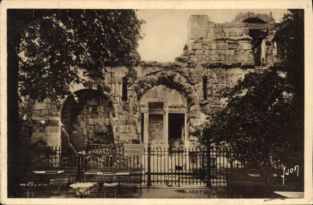 Römische Ruinen in Nîmes — Verlag Lorf, Nr. 107 - Vorderseite