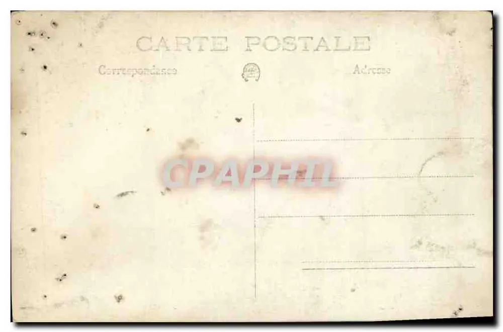 Homem segurando uma criança — cena ao ar livre — número de série não visível - Verso