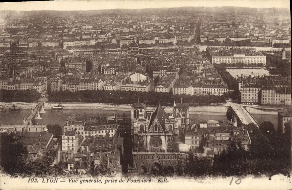 LYON — Vista geral, tirada de Fourvière - E.R. n°102 - Frente