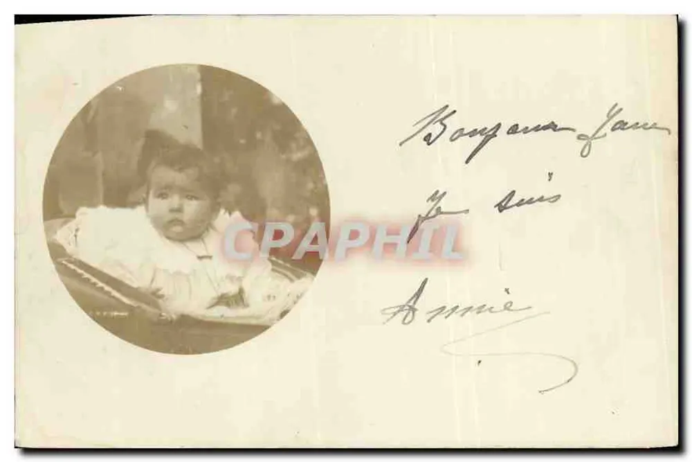 Bebê em um berço — foto circular — cartão postal assinado Annie - Frente
