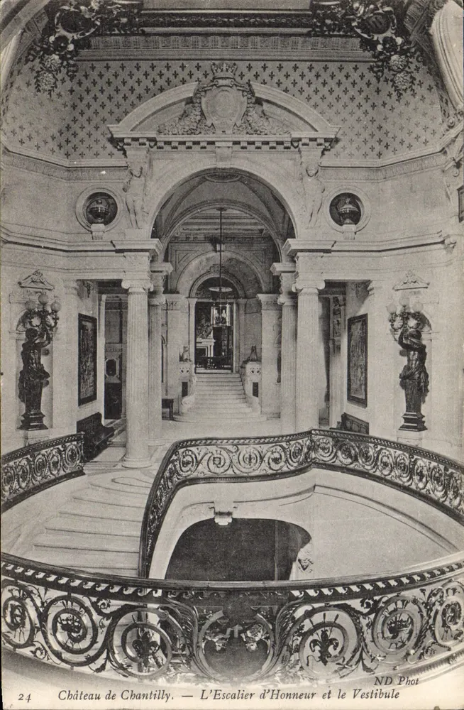 Schloss Chantilly — Die Ehrenstiege und der Vestibül — ND Phot - Vorderseite
