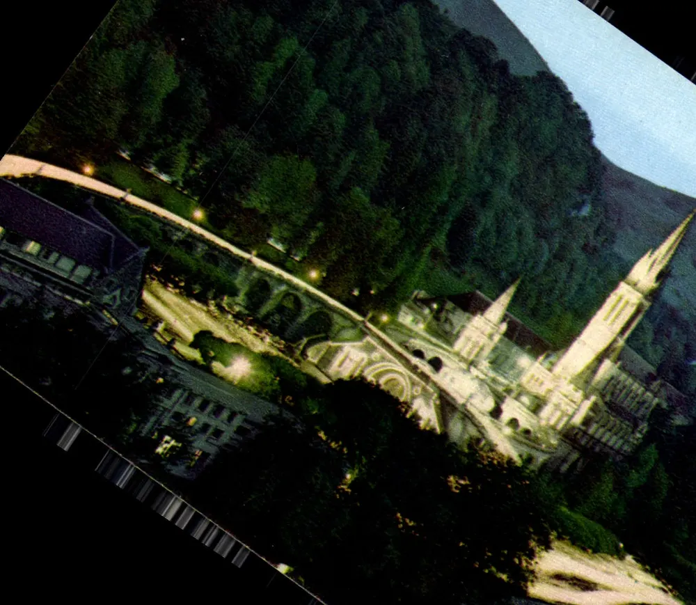 Lourdes — Die beleuchtete Basilika und die Fackelprozession — Édition A. Doucet, n°73 - Vorderseite