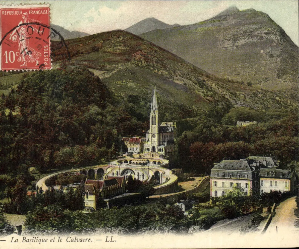 A Basílica e o Calvário — Hérouville — LL. - Frente