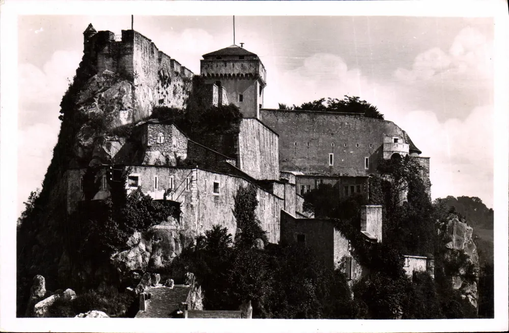 Lourdes — O Castelo Forte — Museu Pirenéu - Frente