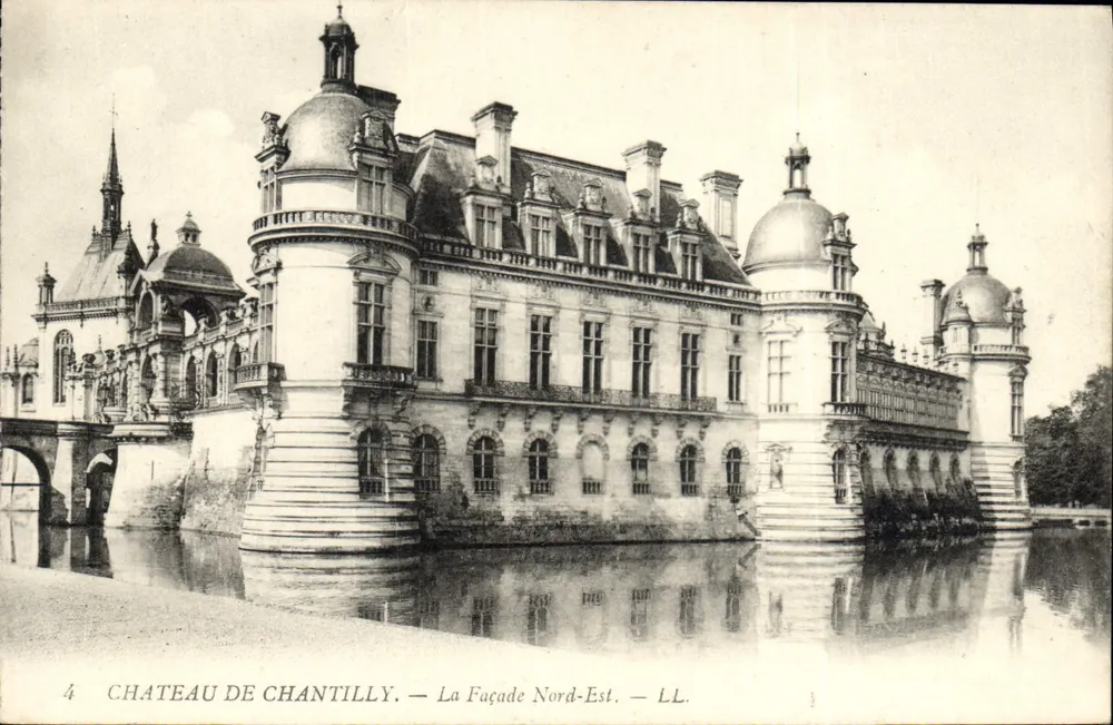 Castello di Chantilly — La Facciata Nord-Est — LL. - Recto