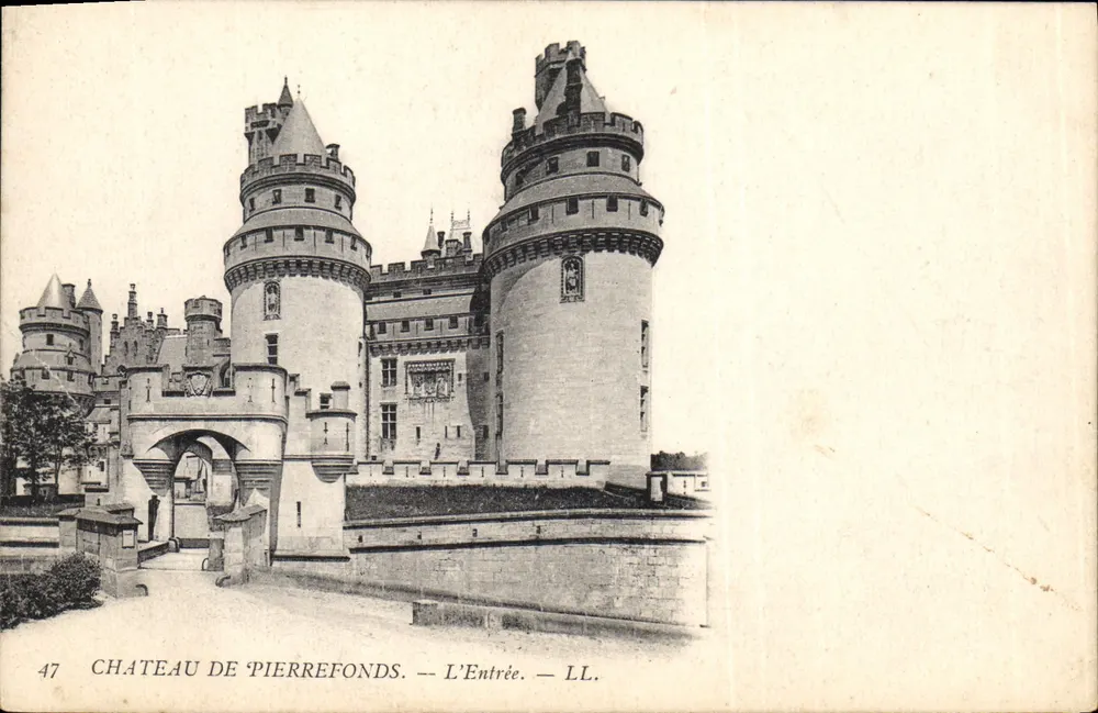 Castelo de Pierrefonds — A Entrada — LL. — n°47 - Frente