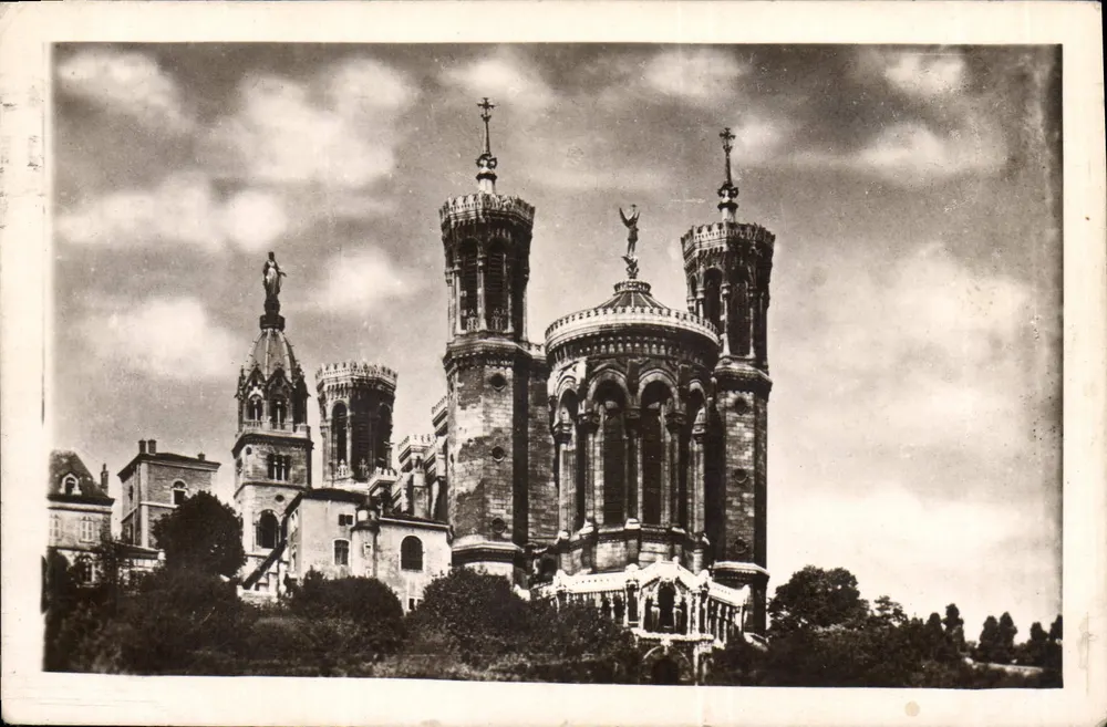 As torres da Basílica de Nossa Senhora de Fourvière — Lyon — Edições J. CEMARD - Frente