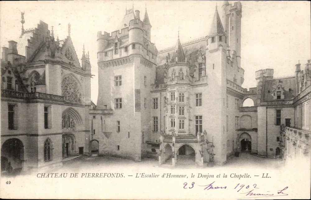 Schloss Pierrefonds — Die Ehrenstiege, der Bergfried und die Kapelle — LL. n°49 - Vorderseite
