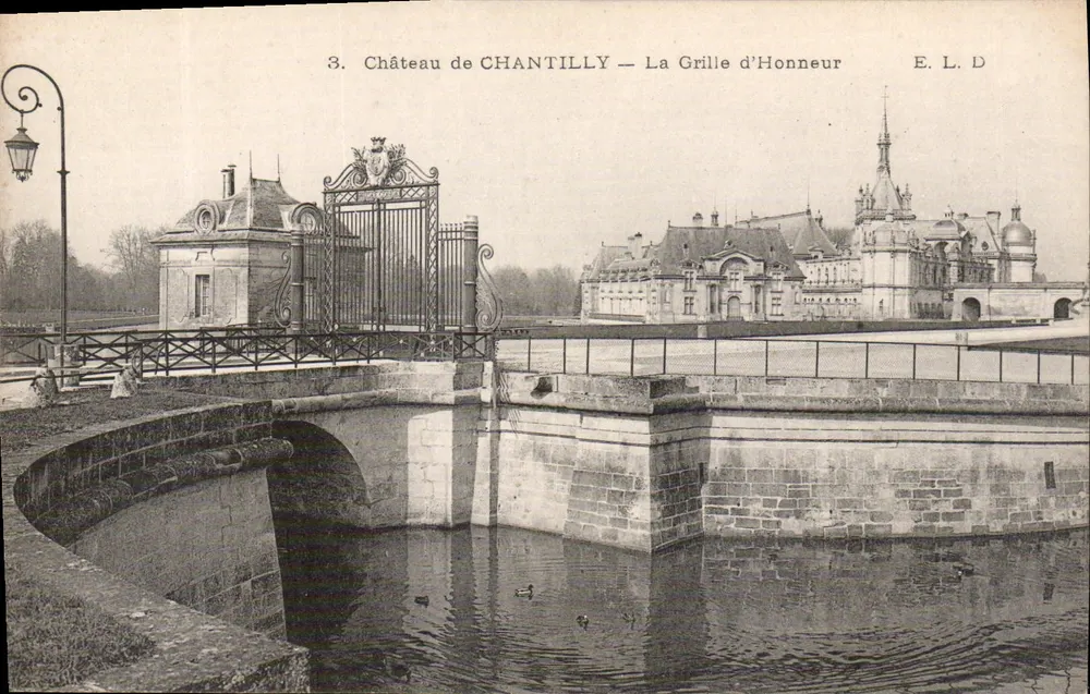 Castelo de Chantilly — A Grade de Honra — E. L. D. - Frente