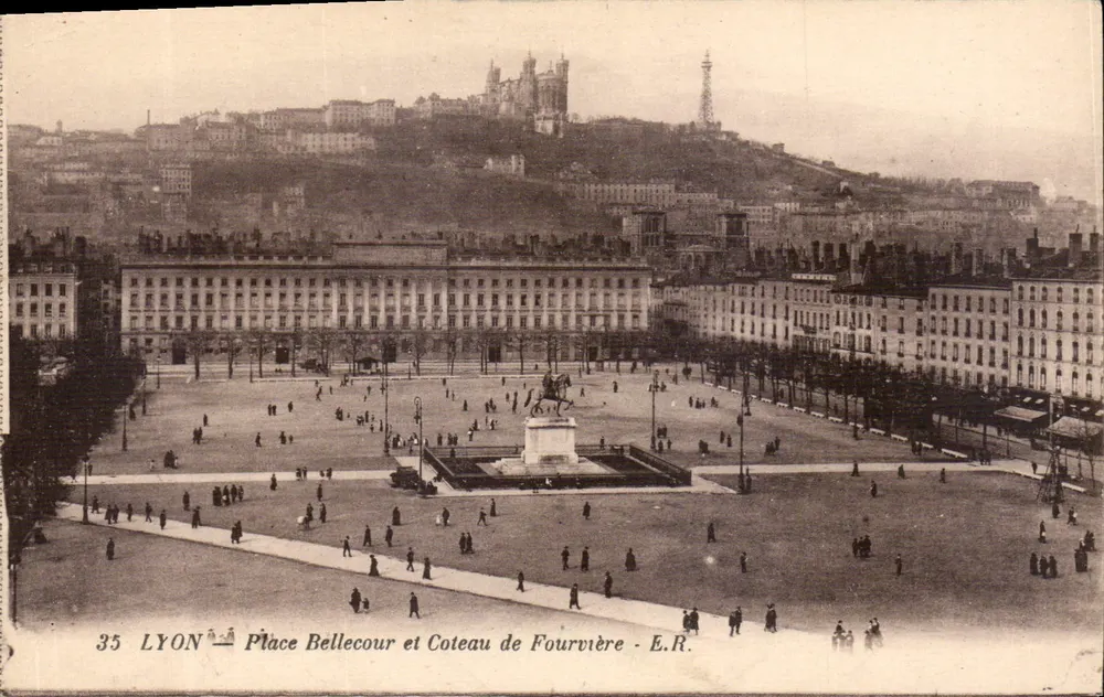 LYON — Platz Bellecour und Coteau de Fourvière — E.R. - Vorderseite