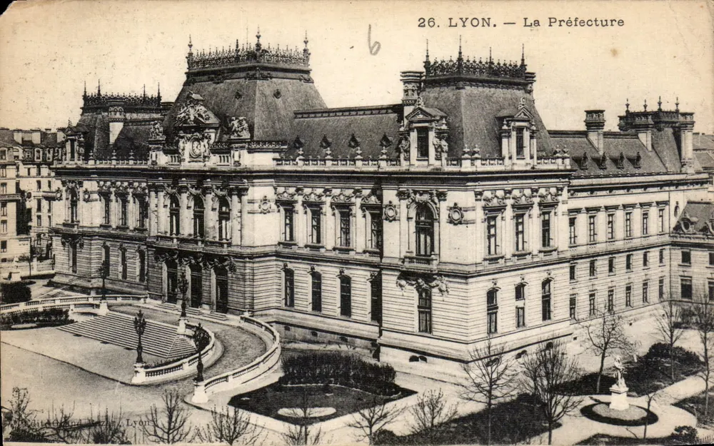 LYON - A Prefeitura - Editor: Edições de Lyon, n° 26 - Frente