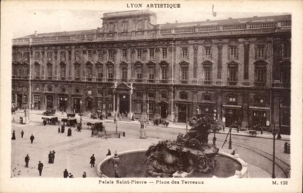 Palais Saint-Pierre — Place des Terreaux — Lyon Artistique M. 132 - Vorderseite