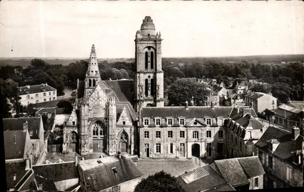 Senlis (Oise) — Panorama sobre o Mercado São Pedro — R. Gallois, Artisan, Malmason - Frente