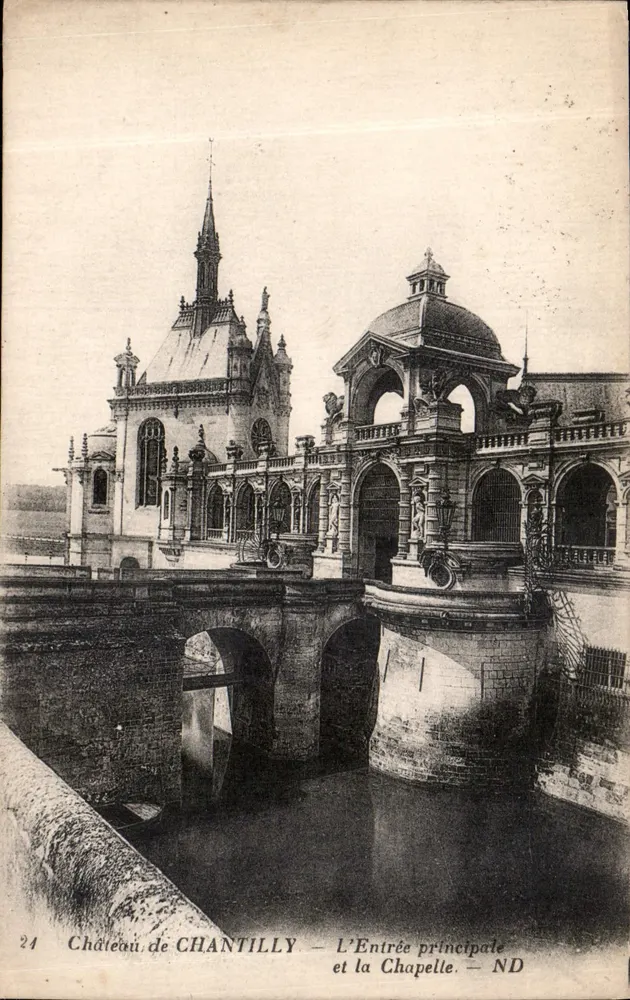 Schloss CHANTILLY — Der Haupteingang und die Kapelle — ND - Vorderseite