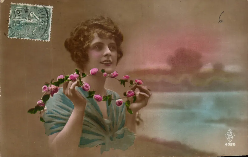 Mulher segurando uma coroa de rosas — editor L. Brangé, n° 4086 - Frente