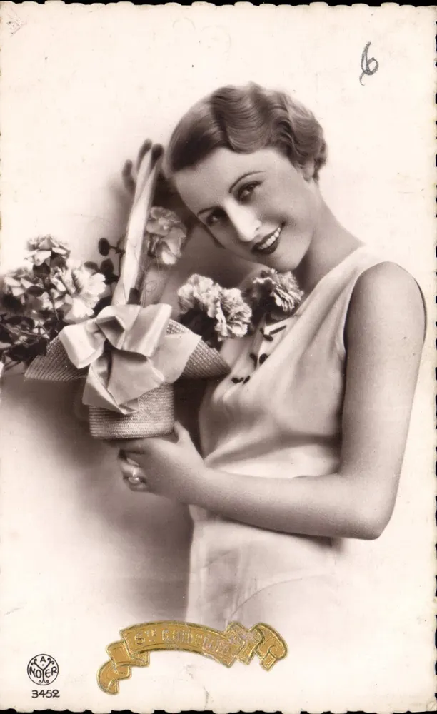 Mulher sorridente segurando um cesto de flores — Sainte-Catherine — editor R. Nojèr, n° 3452 - Frente