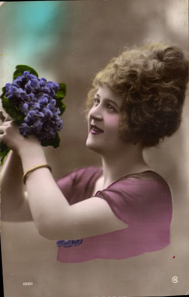 Jovem mulher com um buquê de flores — série 1001 — editor Lita - Frente