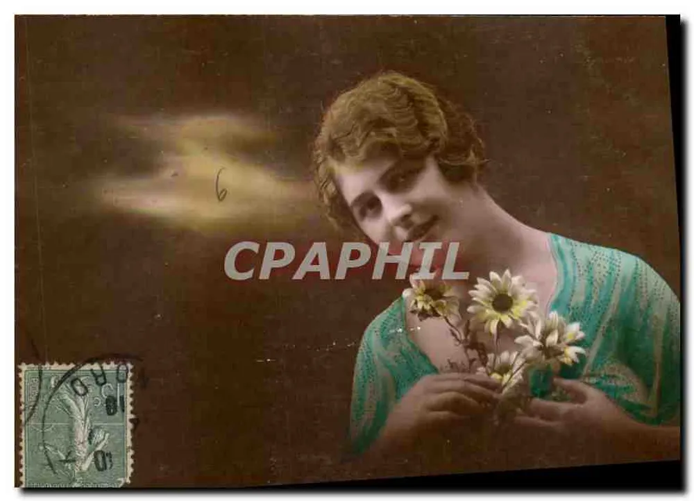 Jovem mulher segurando flores — Carta postal colorida — Editor não identificável - Frente