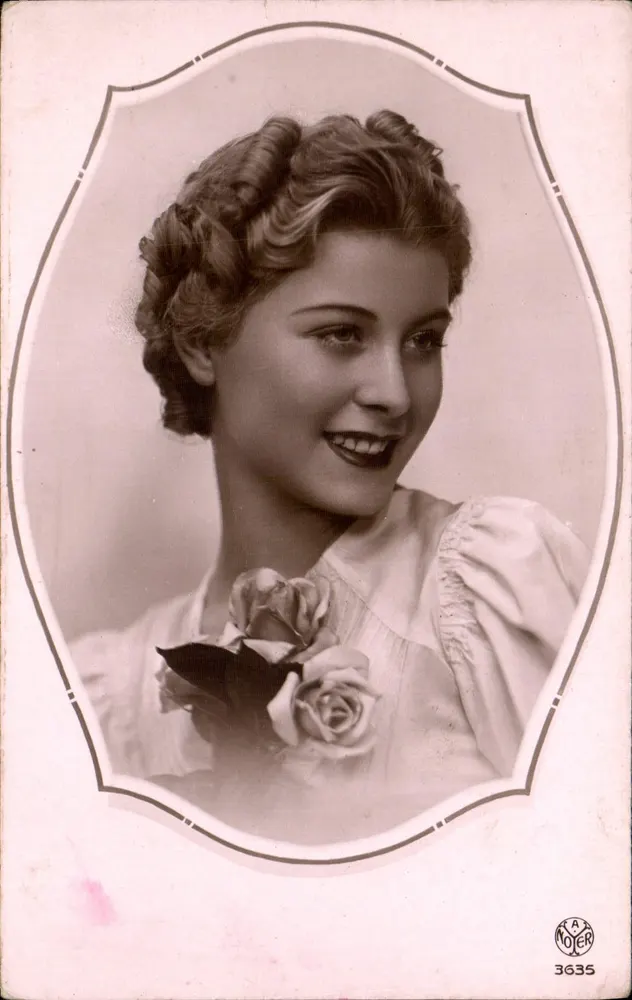 Jovem mulher sorridente — retrato — A. Mojer, n° 3635 - Frente