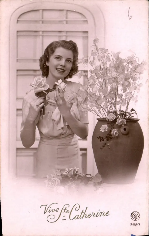 Mulher com rosas — cartão postal de Santa Catarina — A. NOETER n°3627 - Frente