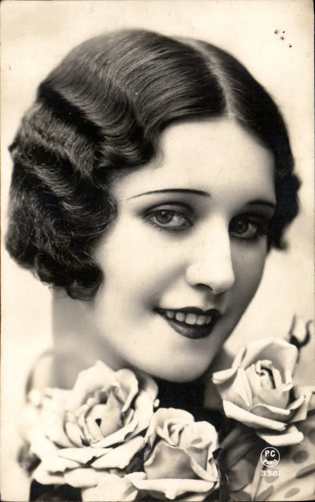 Retrato de uma mulher — rosas — PC Paris 3381 - Frente
