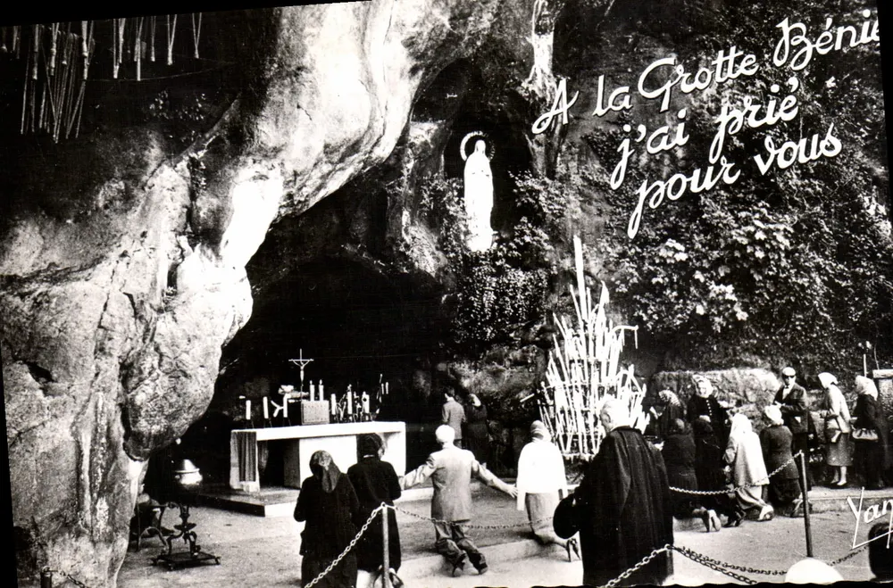 Gruta de Lourdes — Nossa Senhora de Lourdes — editor Van - Frente
