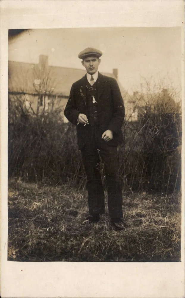 Retrato de um homem em traje da época — número de série não visível - Frente