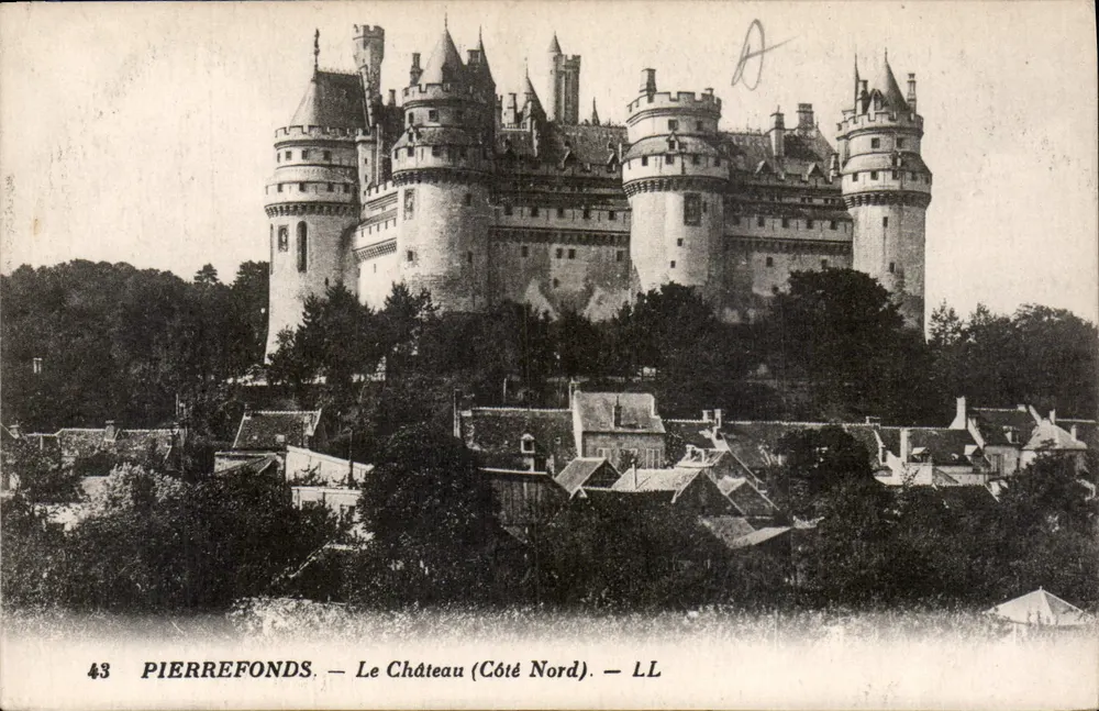 Pierrefonds — O Castelo (Lado Norte) — LL - Frente