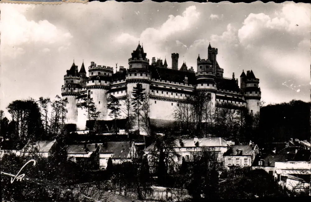 Castelo de Pierrefonds — Oise — Edições de Boulogne-en-Auxois - Frente