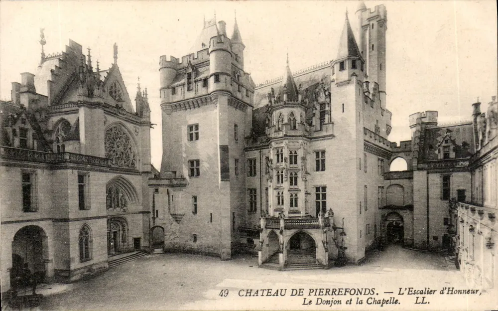 Schloss Pierrefonds — Der Bergfried und die Kapelle — Die Ehrenstiege — LL. — n° 49 - Vorderseite