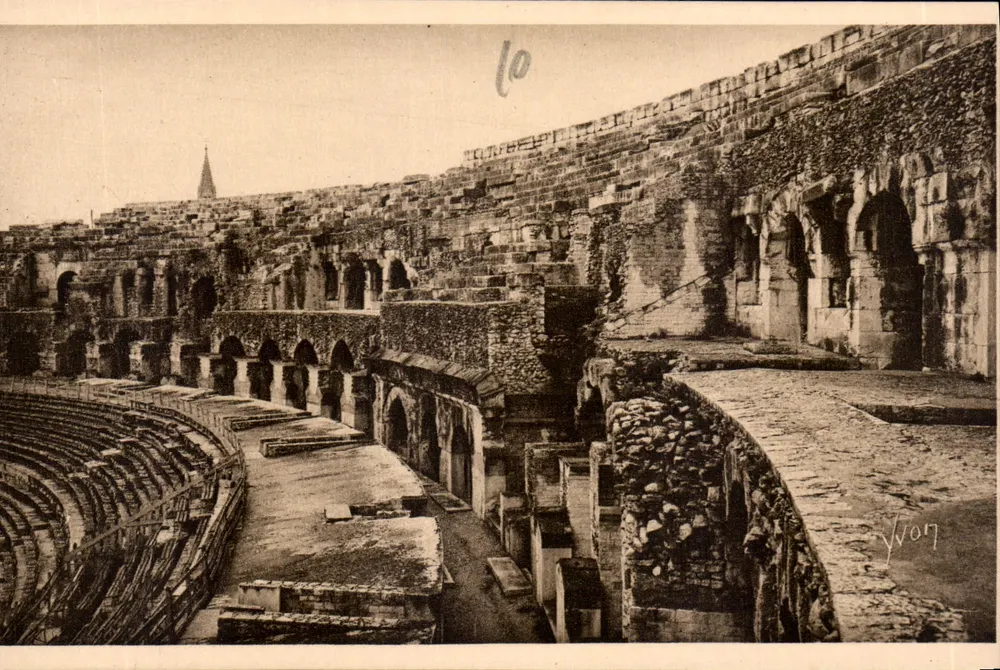 Nîmes (Gard) — Innenansicht der Arenen — Galerien und Gradins — Yvon - Vorderseite
