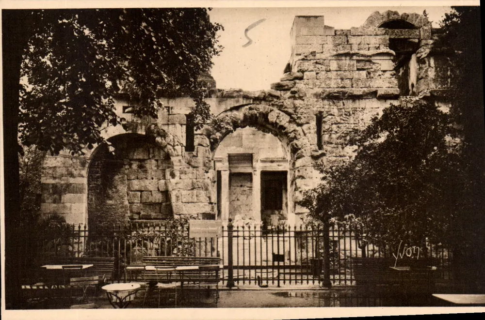 Nîmes (Gard) — Ansicht des Jardins de la Fontaine, Tempel der Diana — Éditions d'Art YVON, Paris - Vorderseite