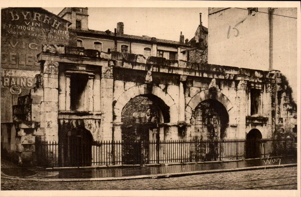 Nîmes (Gard) — A Porta de Augusto — Edições de Arte YVON, Paris - Frente