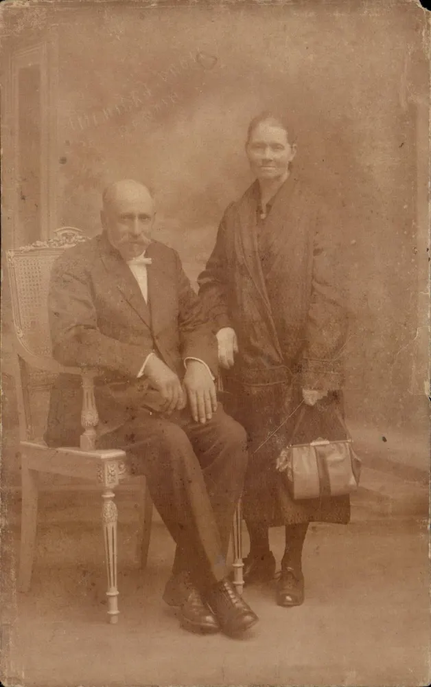 Retrato de um casal — editor desconhecido, número de série não visível - Frente