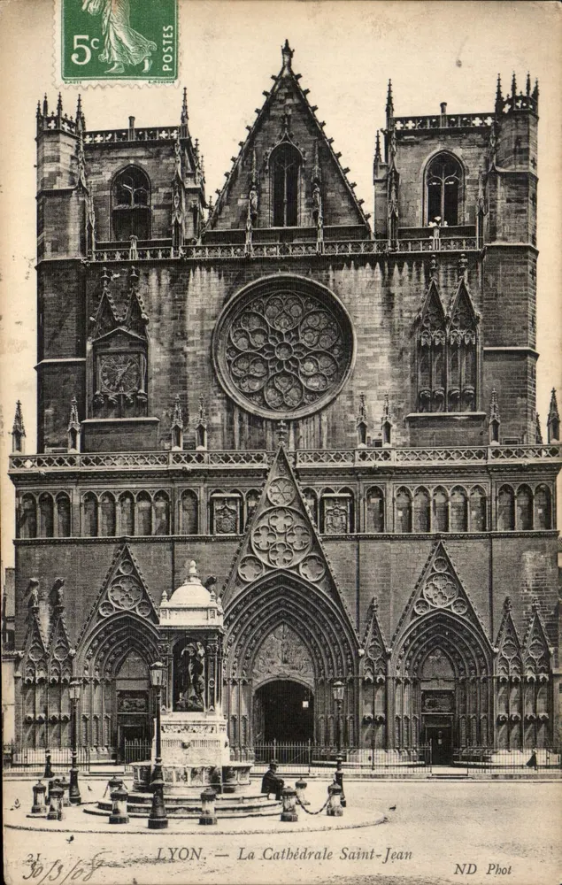 LYON — La Cathédrale Saint-Jean — ND Phot - Frente