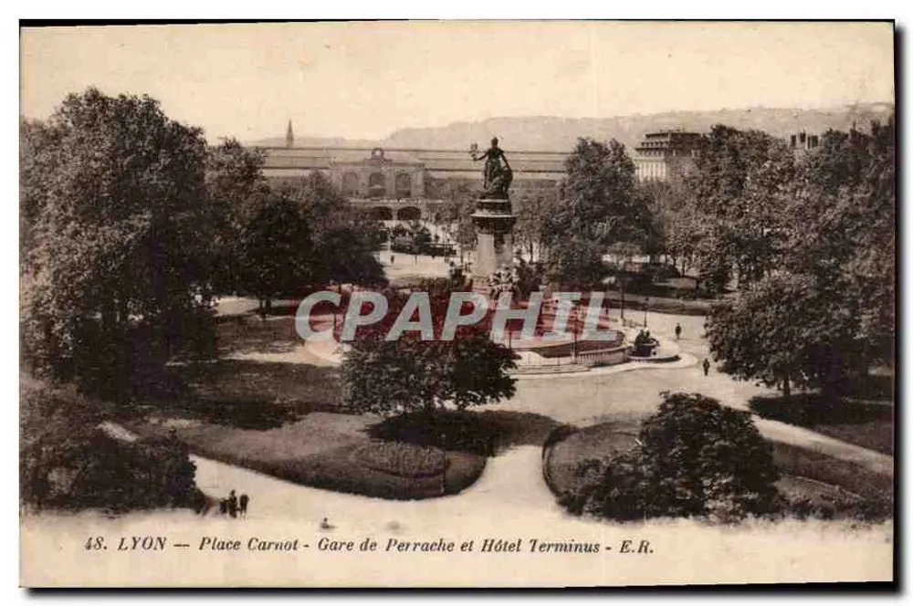 LYON — Place Carnot — Gare de Perrache et Hôtel Terminus — E.R. - Recto