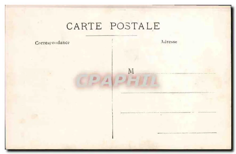 Bebê sentado — sobre um tapete de pele — cartão postal em branco - Verso