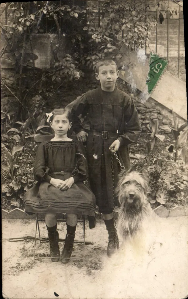 Crianças e cachorro — jardim — cartão postal italiano - Frente