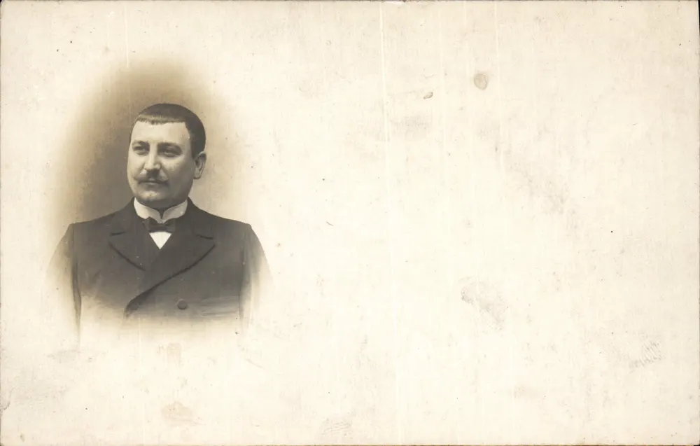 Retrato de um homem — época 1900-1920 — sem editor ou número visível - Frente